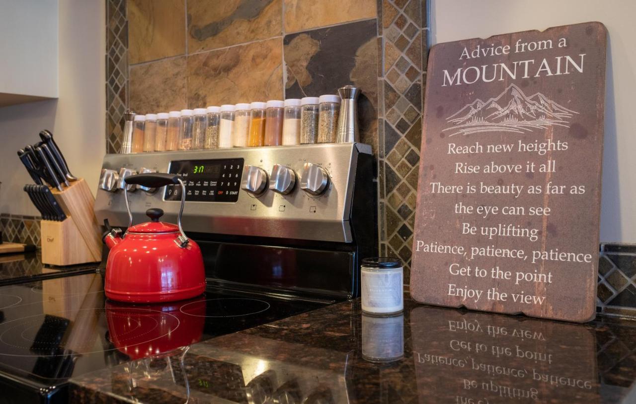 Misty Mountain- Premium 2 Bedroom Mountain View Canmore Exteriör bild
